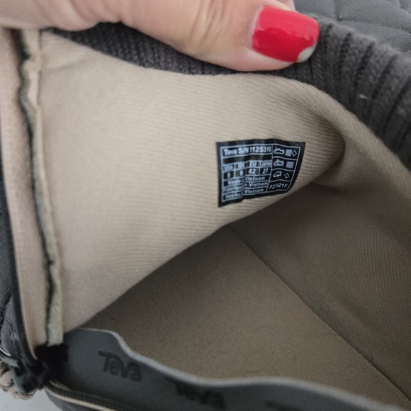 NWOT Teva Re Ember Mid Quilted Puffer Boots Ankle Bootie Zip Gray Tan Size 9 - Picture 6 of 8